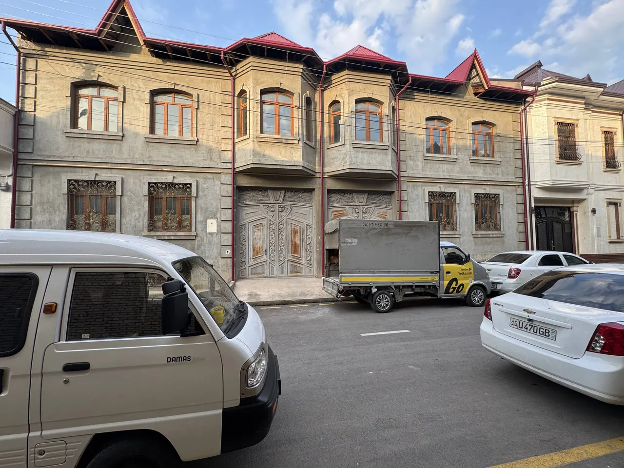 Sotiladi 6 xonali hovli uy, 2 sotix, 3 qavatli — Uchtepa tumani