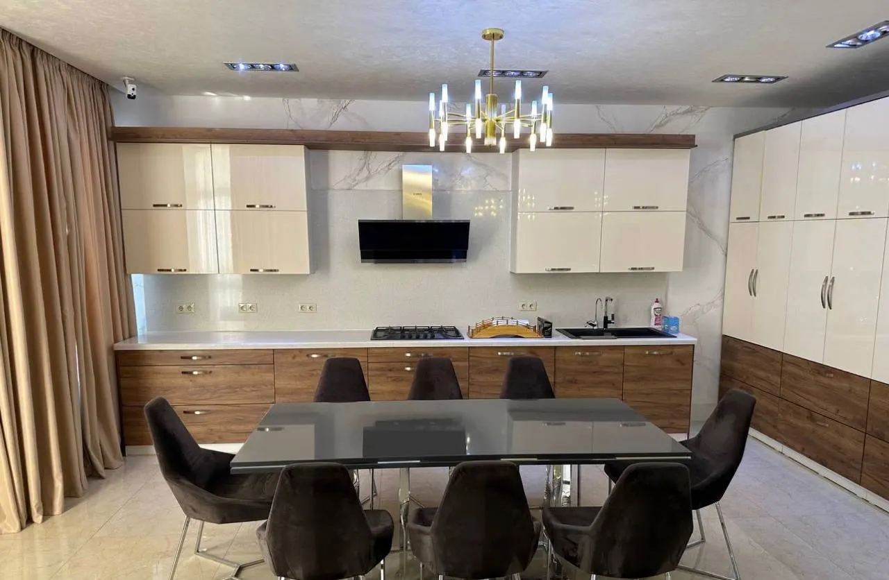Сотилади 3 хонали квартира, 183 м², 6/9 қават — Яккасарой тумани