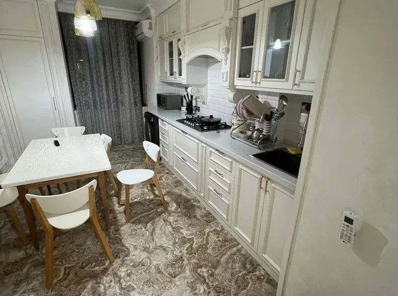 Сдаётся 4-комнатная квартира, 125 м², 4/8 этаж — Яккасарайский район