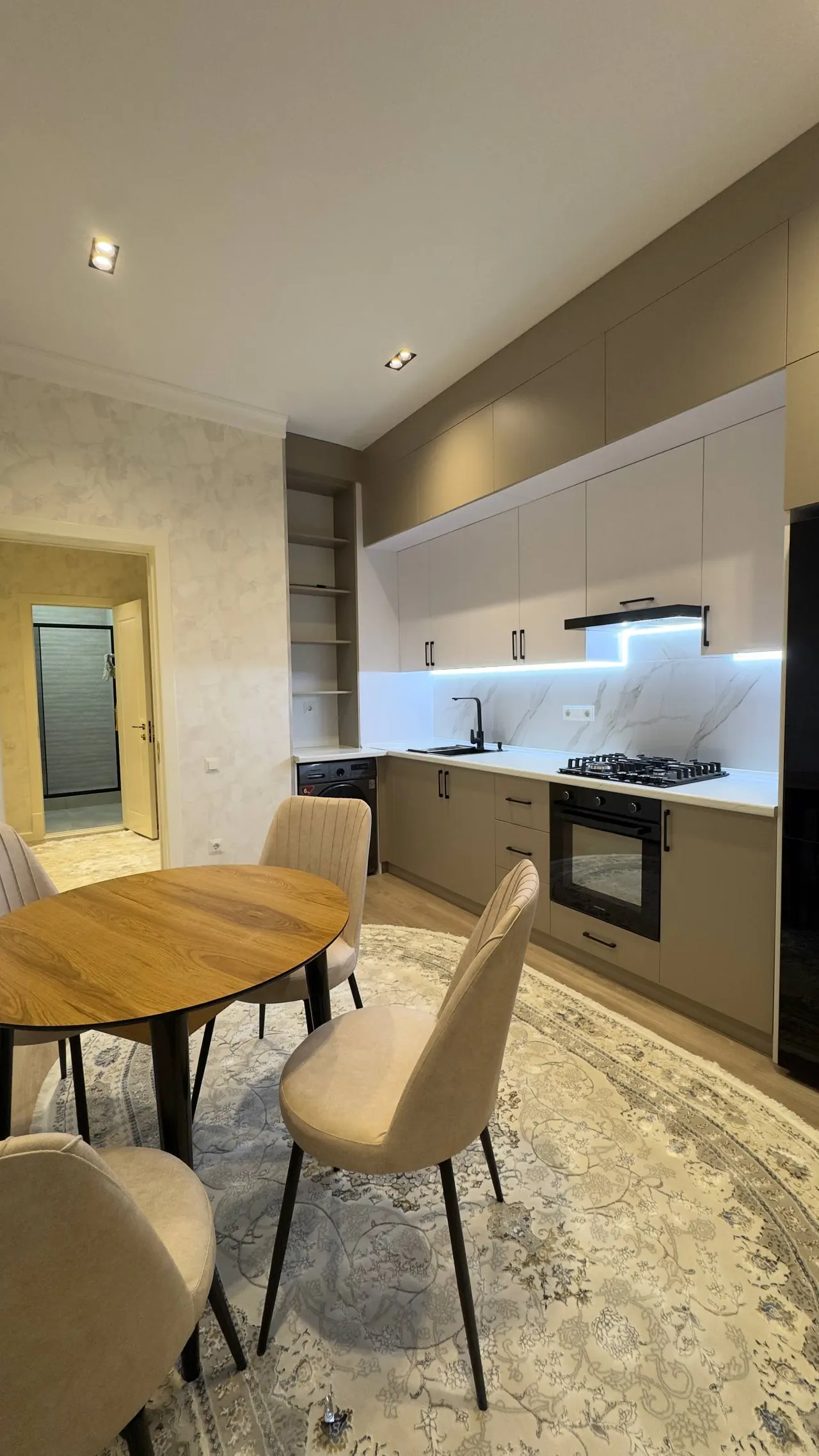 Продаётся 2-комнатная квартира, 54 м², 8/10 этаж — Юнусабадский район