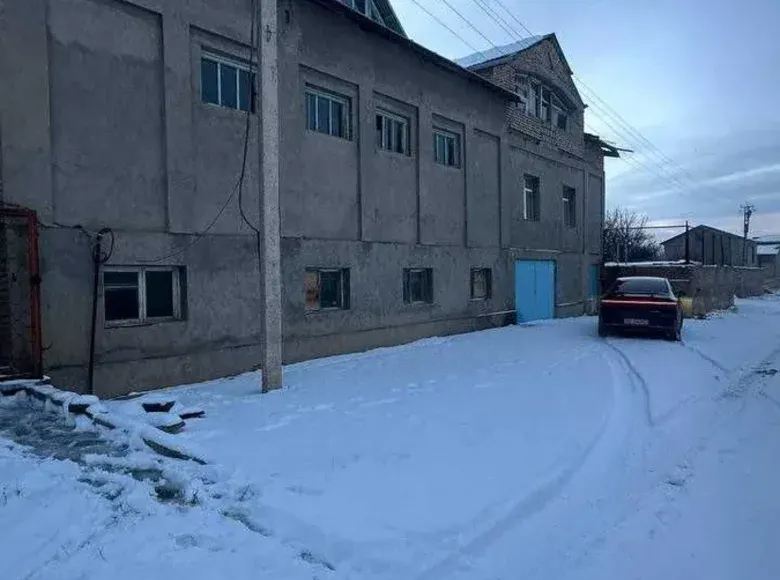Сотилади 13 хонали ҳовли уй, 0.1 сотих, 450 м², 1/3 қават — Қибрай тумани