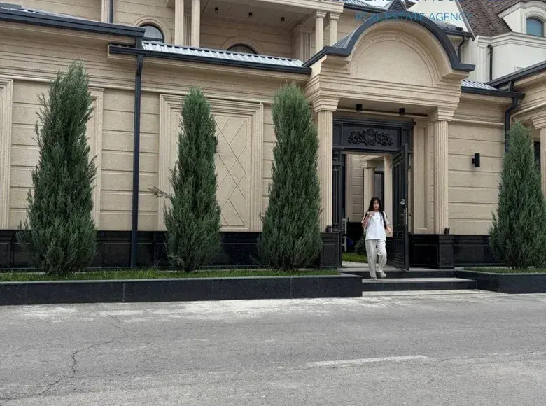 Ижарага берилади 8 хонали квартира, 600 м², 1/3 қават — Мирзо Улуғбек тумани