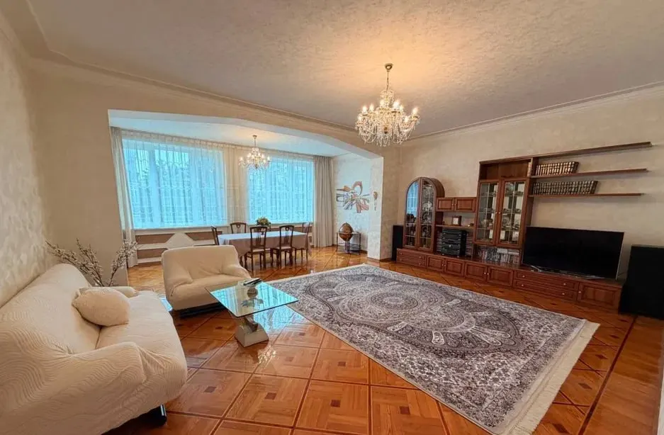 Сдаётся 3-комнатная квартира, 150 м², 3/4 этаж — Мирабадский район