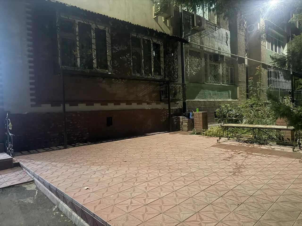 Ижарага берилади 3 хонали квартира, 100 м², 1/4 қават — Яккасарой тумани