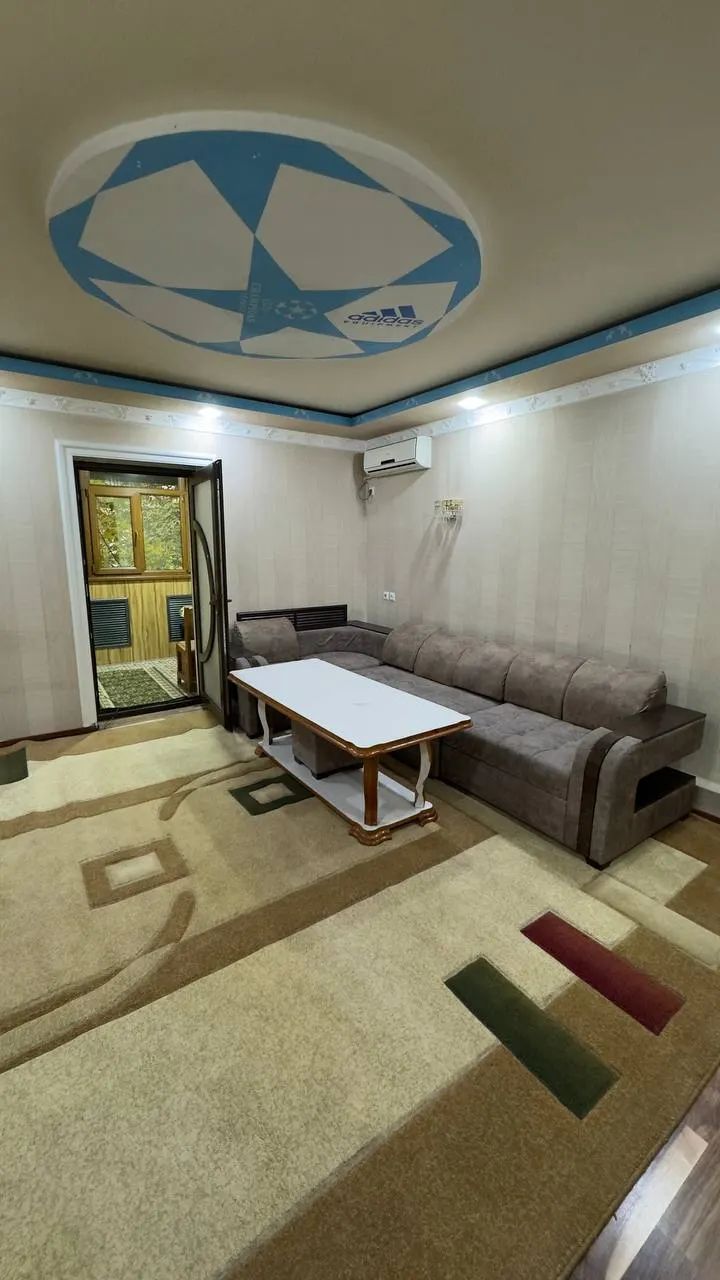Сдаётся 3-комнатная квартира, 70 м², 2/4 этаж — Андижан