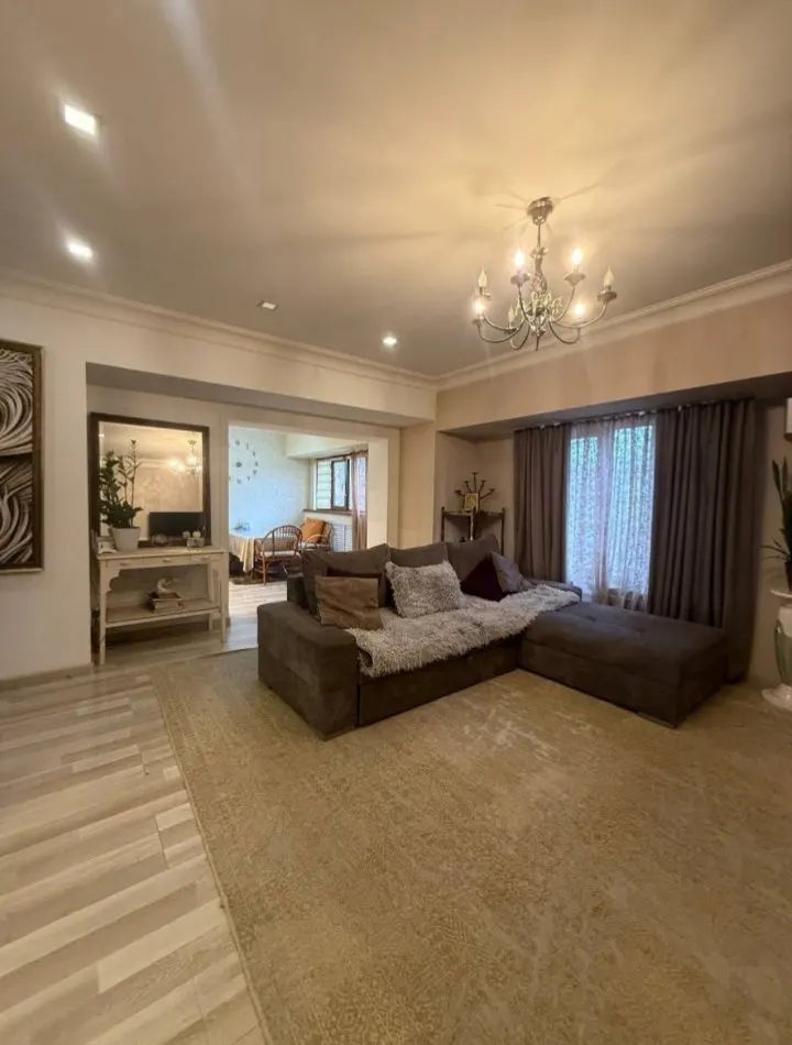 Sotiladi 3 xonali kvartira, 104 m², 3/9 qavat — Yakkasaroy tumani