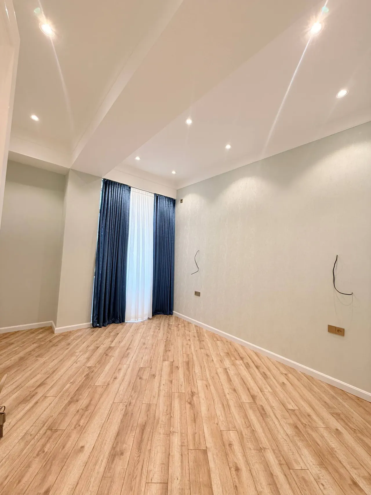 Продаётся 3-комнатная квартира, 82 м², 1/3 этаж — Юнусабадский район