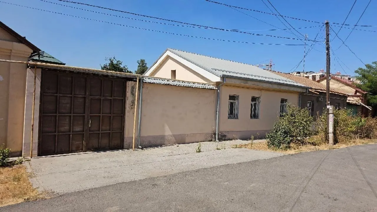 Сотилади 4 хонали ҳовли уй, 4.4 сотих, 54 м² — Миробод тумани