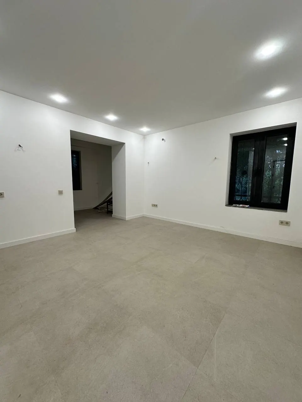 Сотилади 2 хонали квартира, 47 м², 1/4 қават — Мирзо Улуғбек тумани
