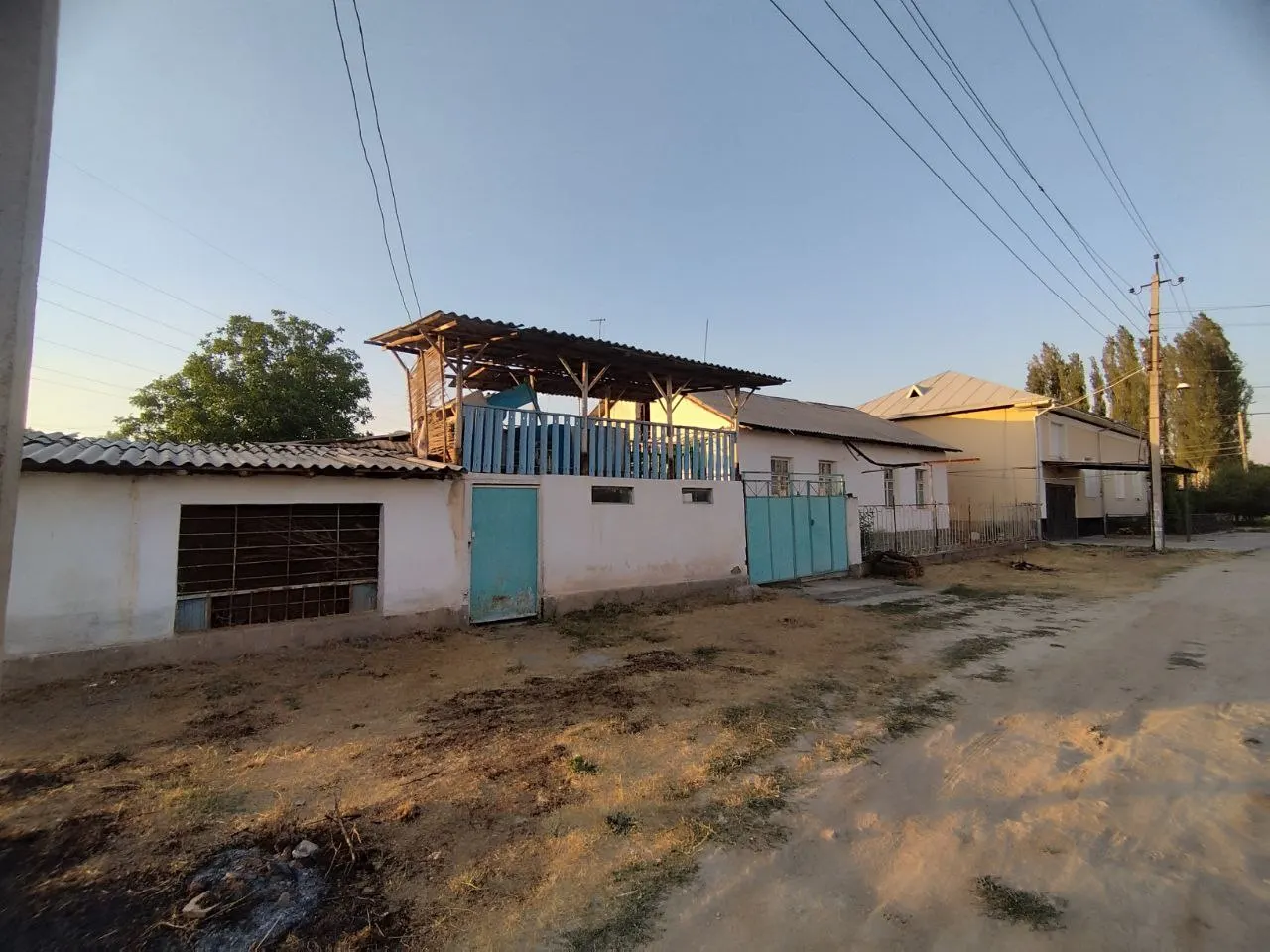 Sotiladi 5 xonali hovli uy, 10 sotix, 150 m² — Yuqorichirchiq tumani
