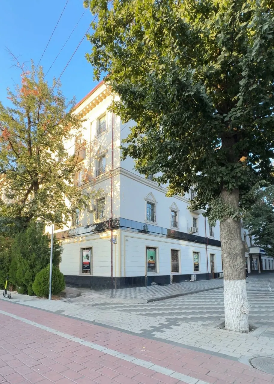 Sotiladi 3 xonali kvartira, 60 m², 2/4 qavat — Mirobod tumani