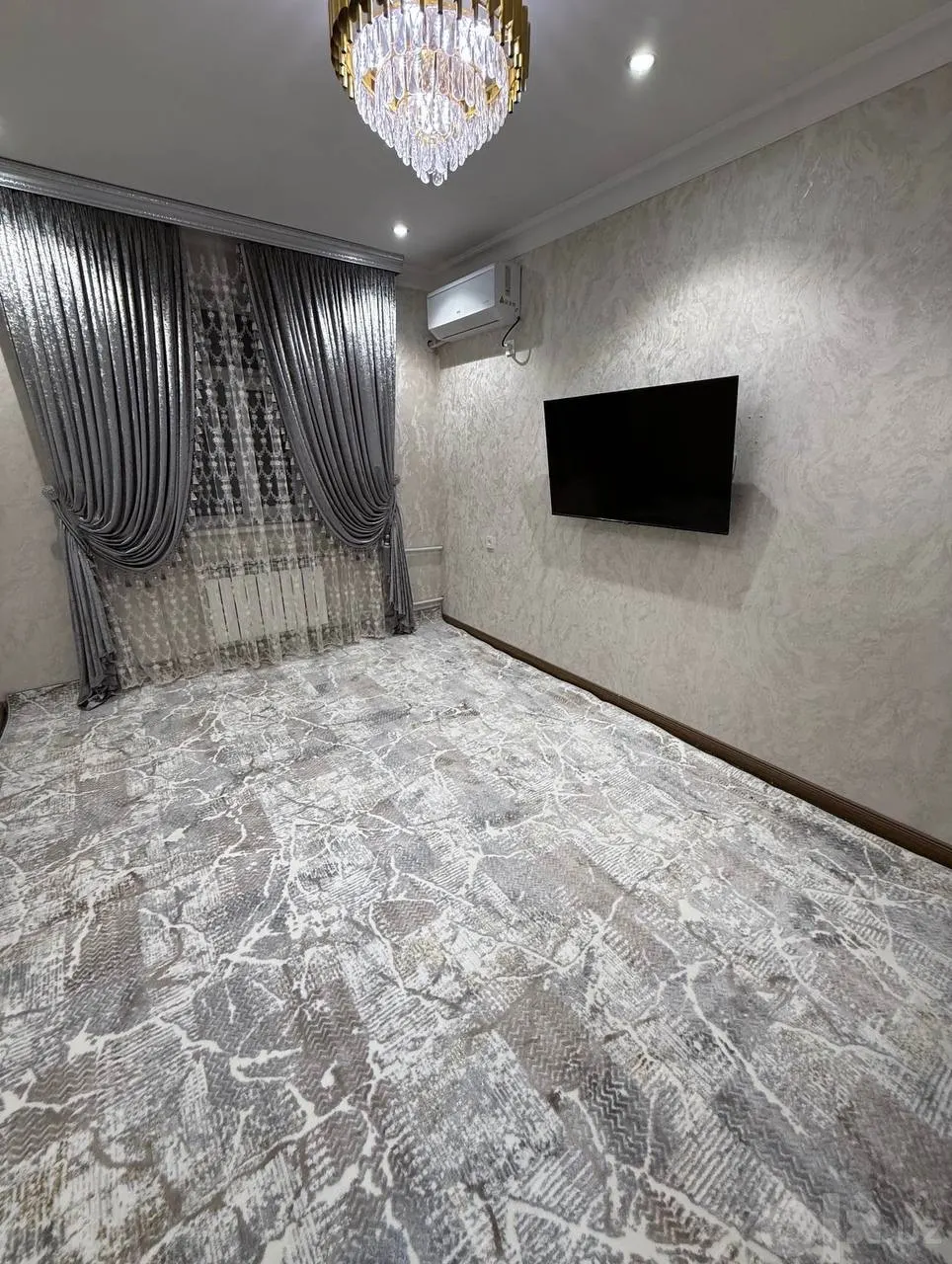 Продаётся 1-комнатная квартира, 42 м², 4/4 этаж — Юнусабадский район