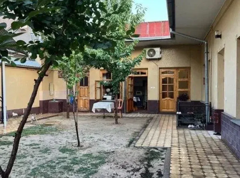 Сотилади 10 хонали ҳовли уй, 6 сотих, 100 м² — Тошкент шаҳри