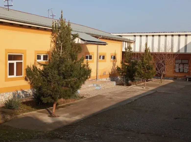 Sotiladi 4 xonali kvartira, 11 m² — Parkent tumani
