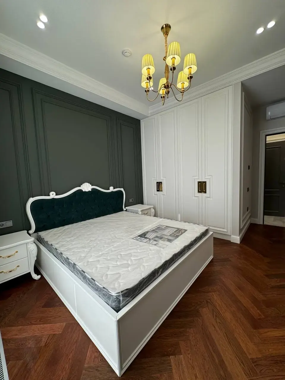 Сотилади 4 хонали квартира, 150 м², 13/13 қават — Мирзо Улуғбек тумани