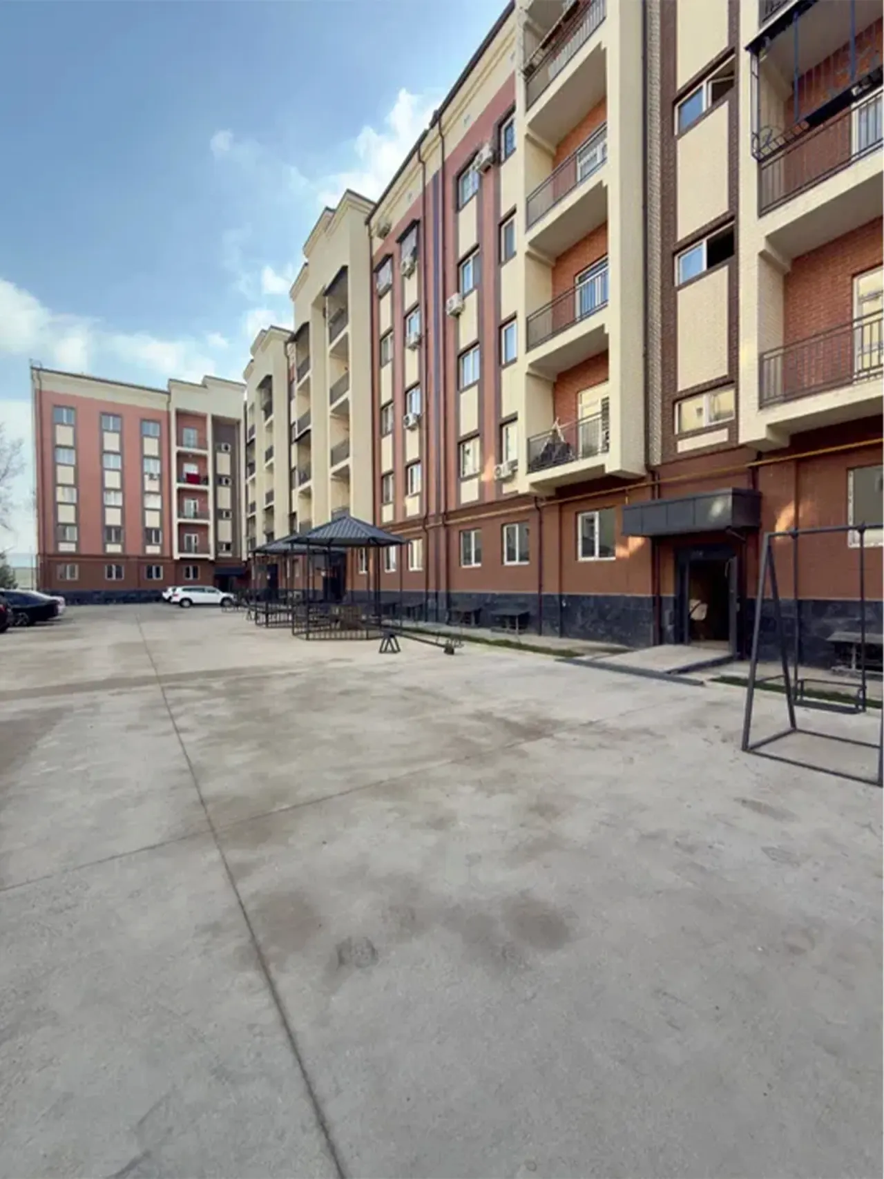 Сотилади 4 хонали квартира, 108 м², 1/5 қават — Мирзо Улуғбек тумани