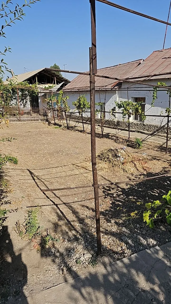 Sotiladi 6 xonali hovli uy, 10 sotix, 265 m² — Qibray tumani
