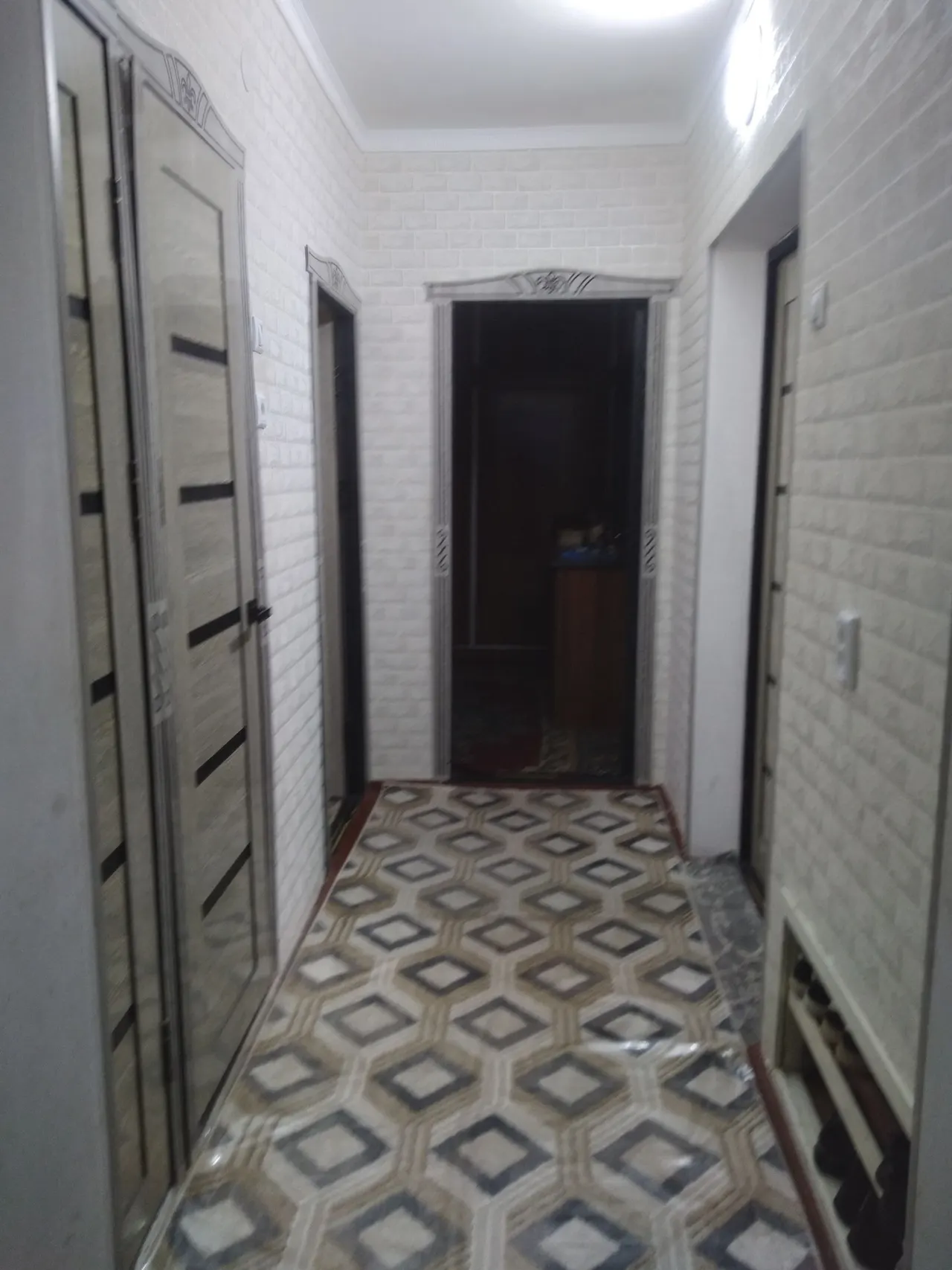 Sotiladi 3 xonali kvartira, 78 m², 2/4 qavat — Chirchiq shahri