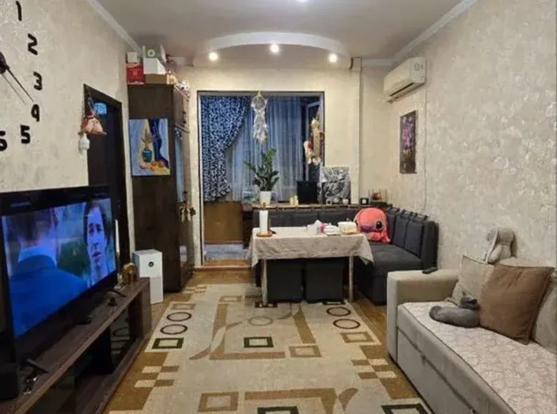 Продаётся 3-комнатная квартира, 53 м², 1/4 этаж — Яшнабадский район