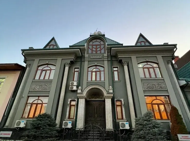 Sotiladi 7 xonali hovli uy, 8.5 sotix, 680 m² — Toshkent shahri