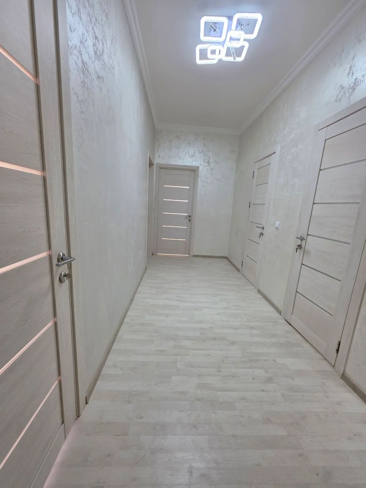 Sotiladi 2 xonali kvartira, 60 m², 8/16 qavat — Yangihayot tumani