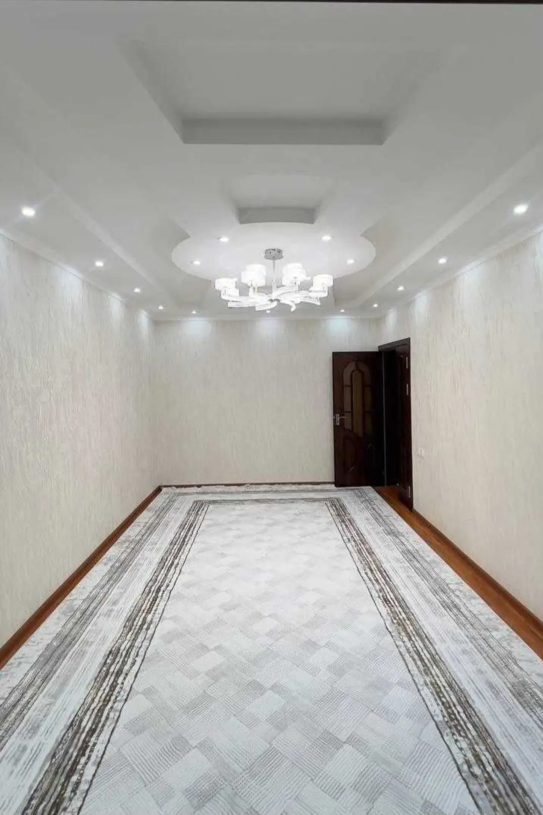 Sotiladi 3 xonali kvartira, 70 m², 2/4 qavat — Yakkasaroy tumani