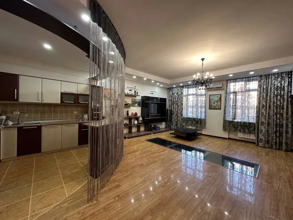 Ижарага берилади 5 хонали квартира, 250 м², 1/5 қават — Миробод тумани
