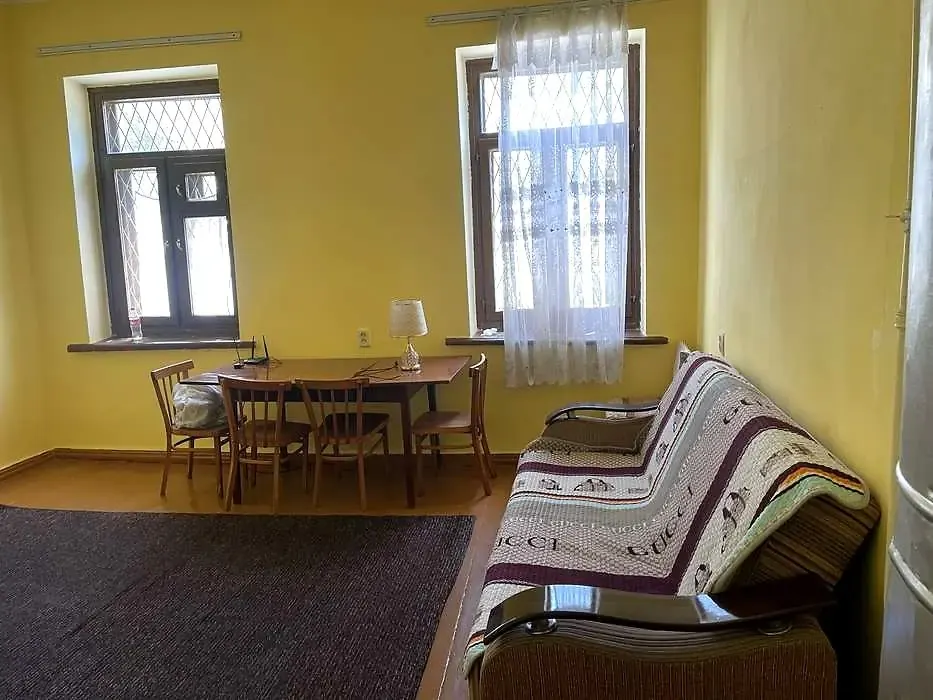 Sotiladi 3 xonali kvartira, 65 m², 1/2 qavat — Mirobod tumani