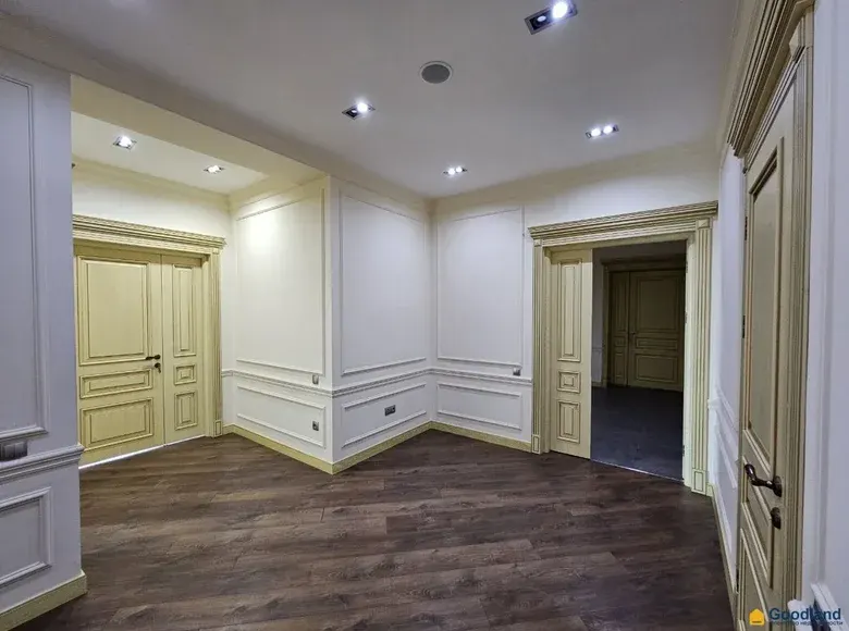Сотилади 5 хонали квартира, 217 м², 7/8 қават — Миробод тумани