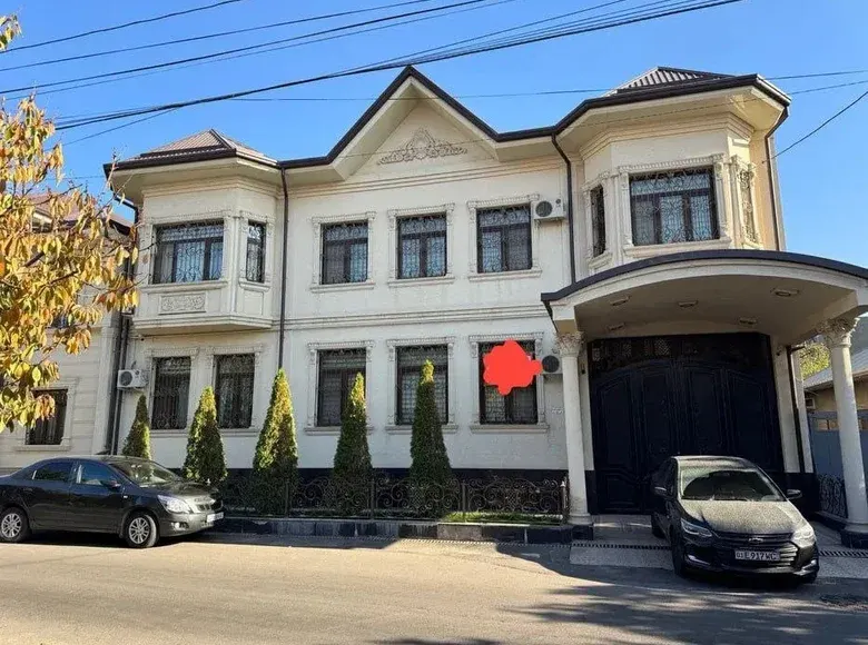 Sotiladi 11 xonali hovli uy, 6 sotix, 1000 m² — Toshkent shahri
