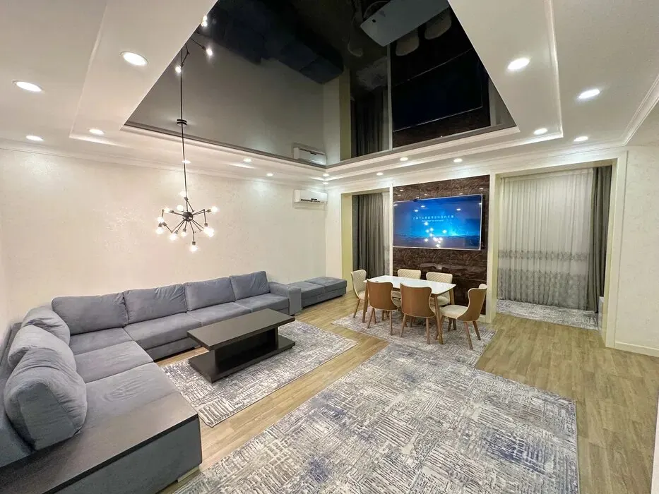 Сдаётся 5-комнатная квартира, 220 м², 5/6 этаж — Мирабадский район