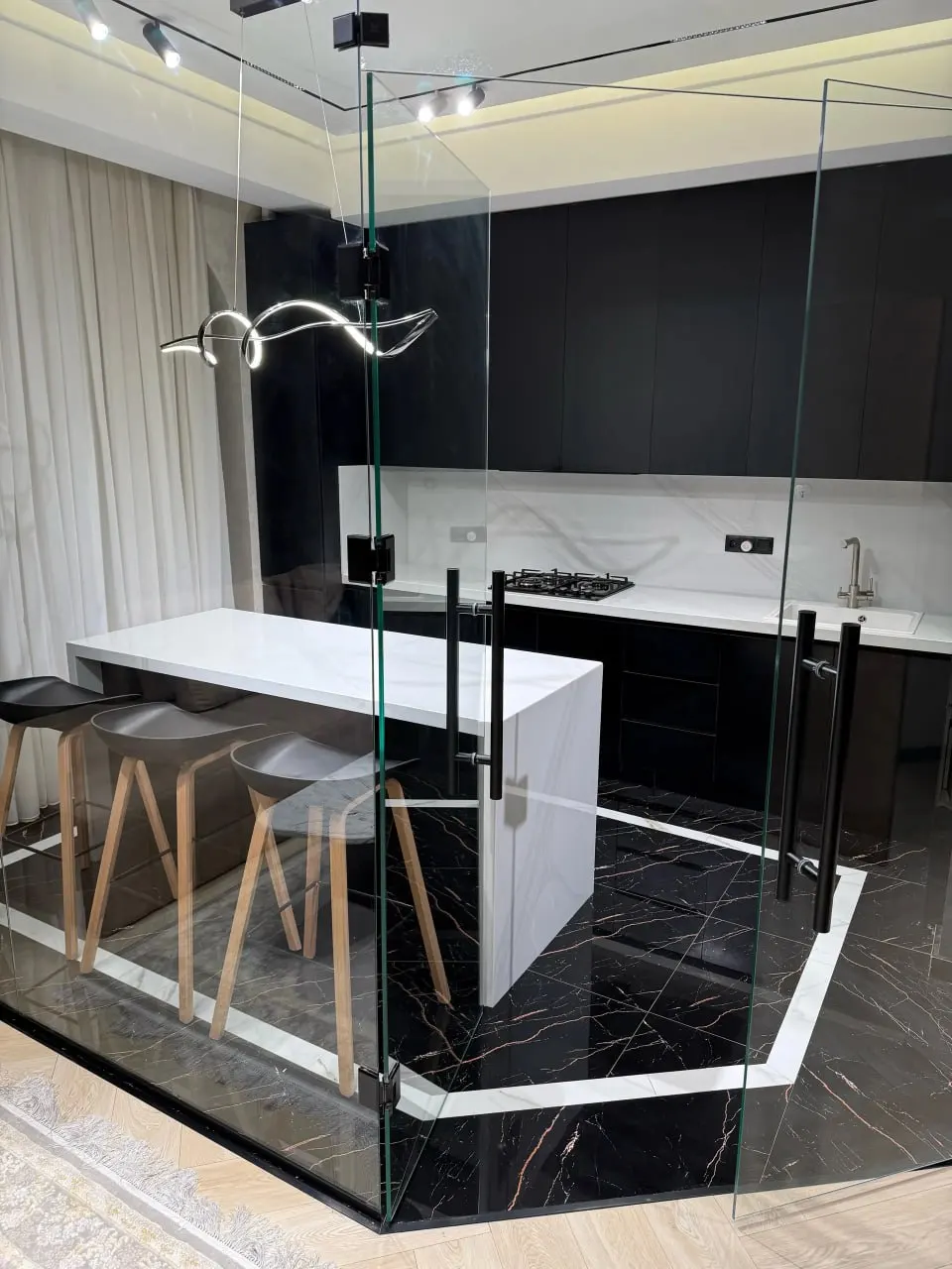 Sotiladi 4 xonali kvartira, 125 m², 1/5 qavat — Yunusobod tumani
