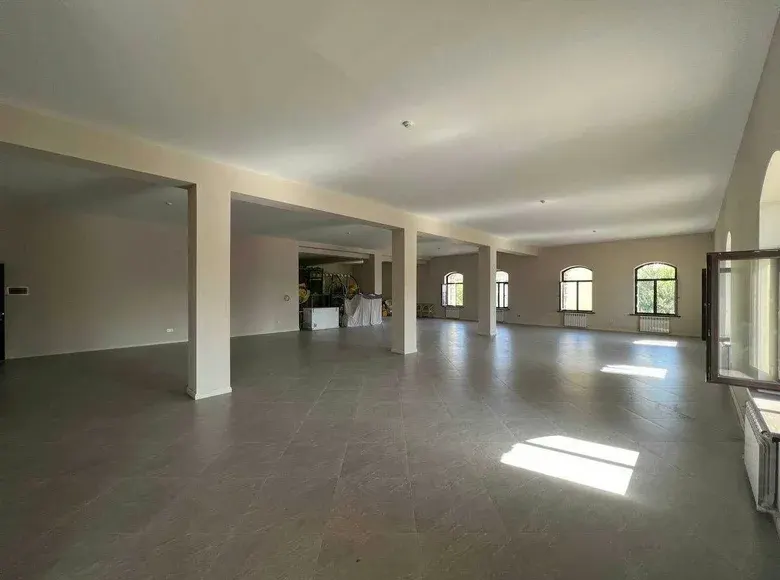 Ижарага берилади тижорат биноси, 400 м², 3/3 қават — Сергели тумани