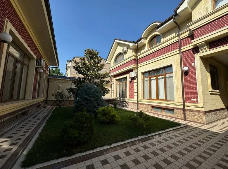 Продаётся 9-комнатный дом, 3.7 сот., 370 м² — Чиланзарский район