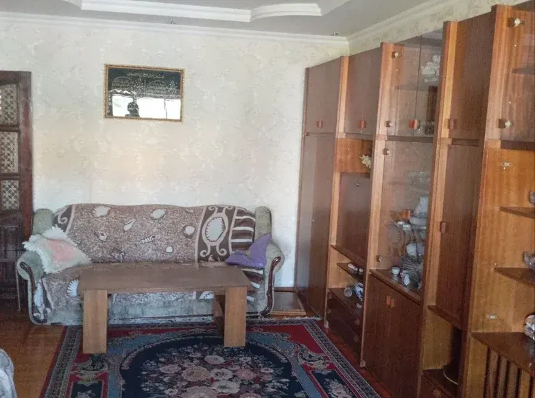 Sotiladi 3 xonali kvartira, 90 m², 4/5 qavat — Yakkasaroy tumani
