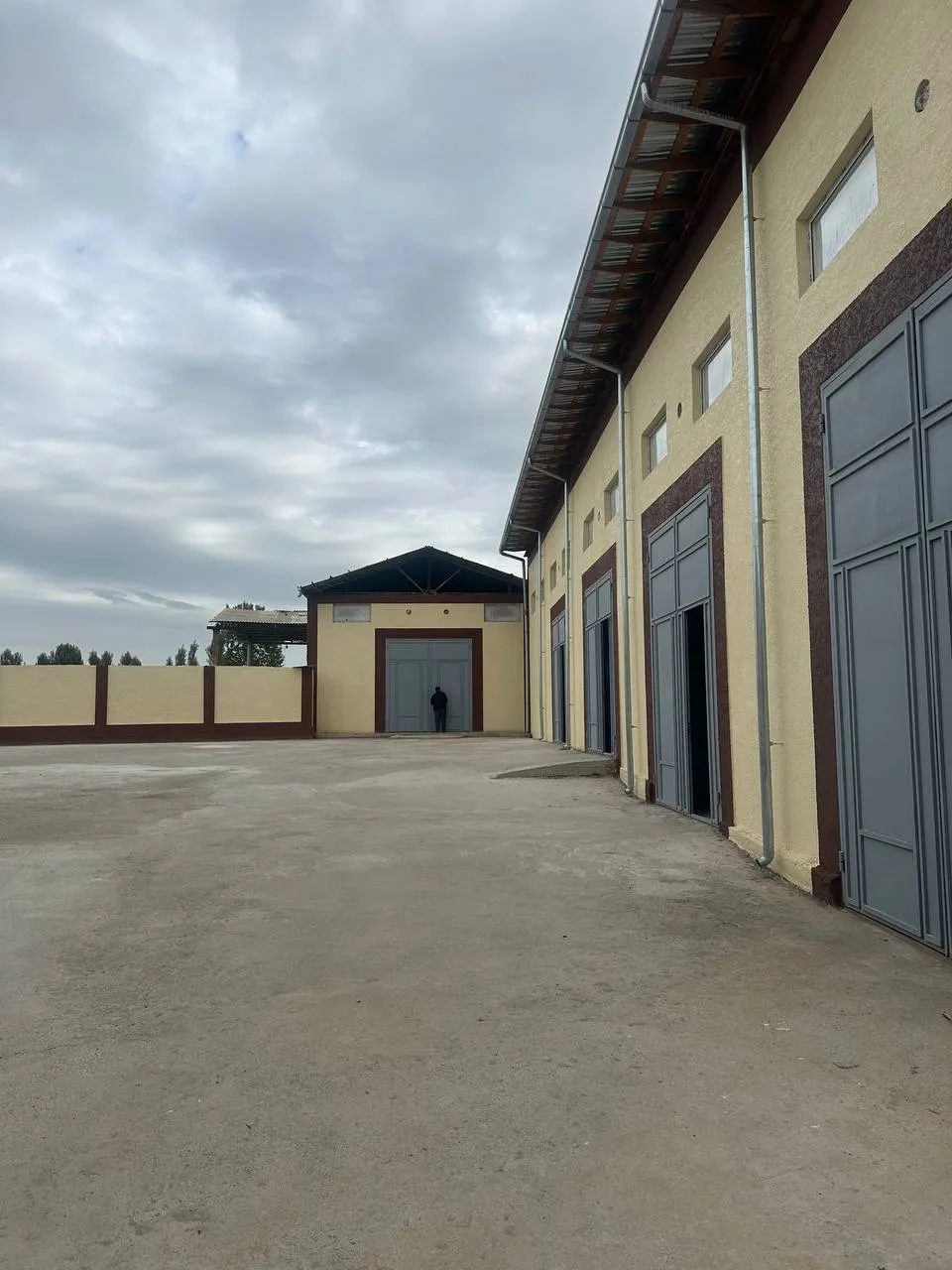 Ижарага берилади тижорат биноси, 550 м² — Тошкент тумани
