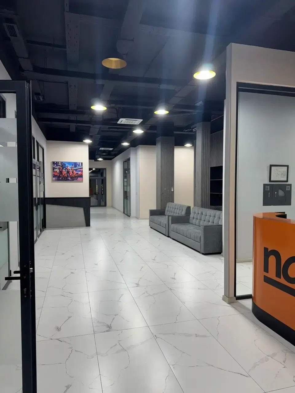 Сотилади офис, 515 м², 1/10 қават — Яккасарой тумани