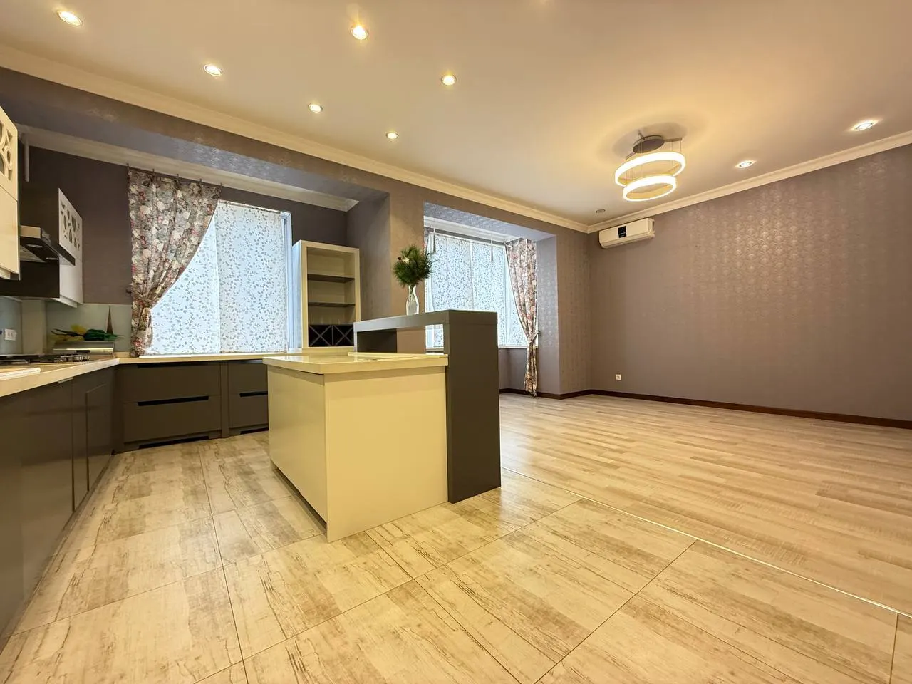 Продаётся 3-комнатная квартира, 112 м², 3/5 этаж — Яшнабадский район
