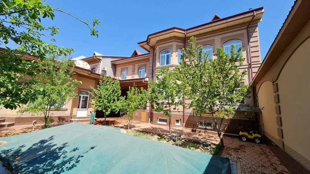 Ижарага берилади 6 хонали ҳовли уй, 250 м², 2 қаватли — Сергели тумани