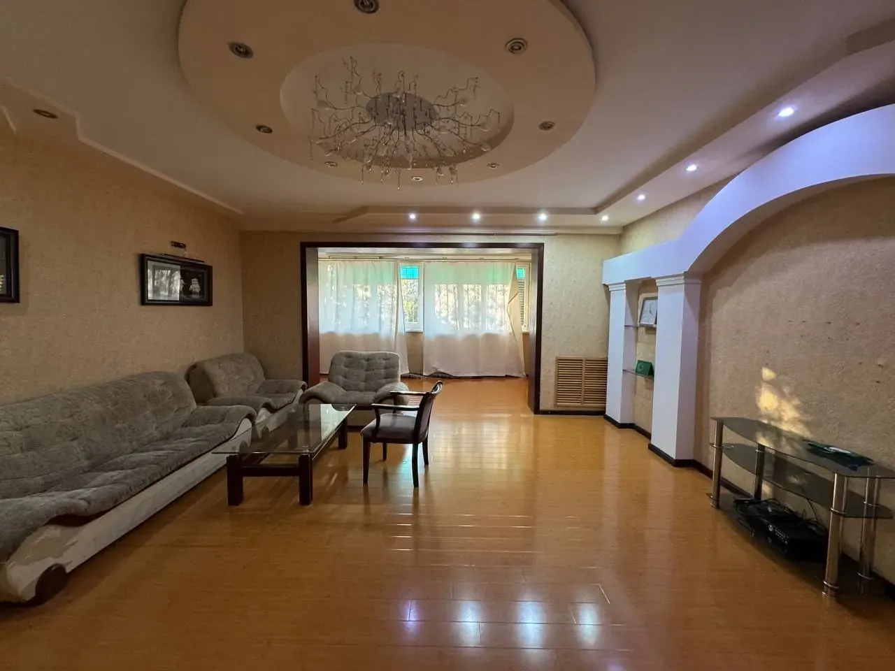 Продаётся 3-комнатная квартира, 110 м², 1/4 этаж — Шайхантахурский район