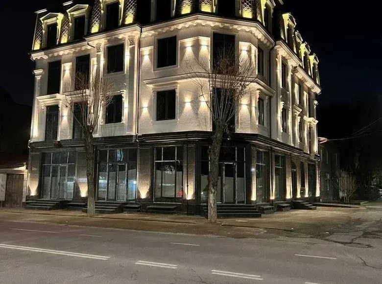 Сотилади тижорат биноси, 2000 м², 4 сотих, 1/4 қават — Яккасарой тумани