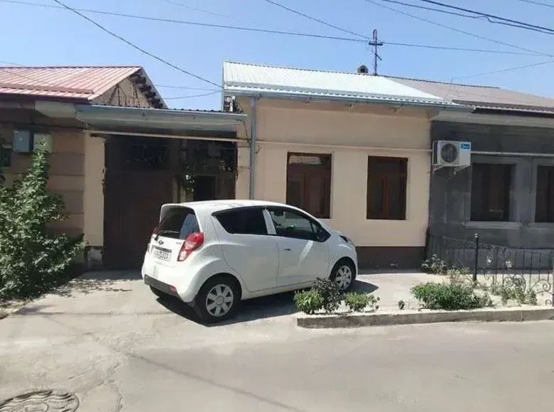 Sotiladi 4 xonali hovli uy, 120 m² — Mirobod tumani