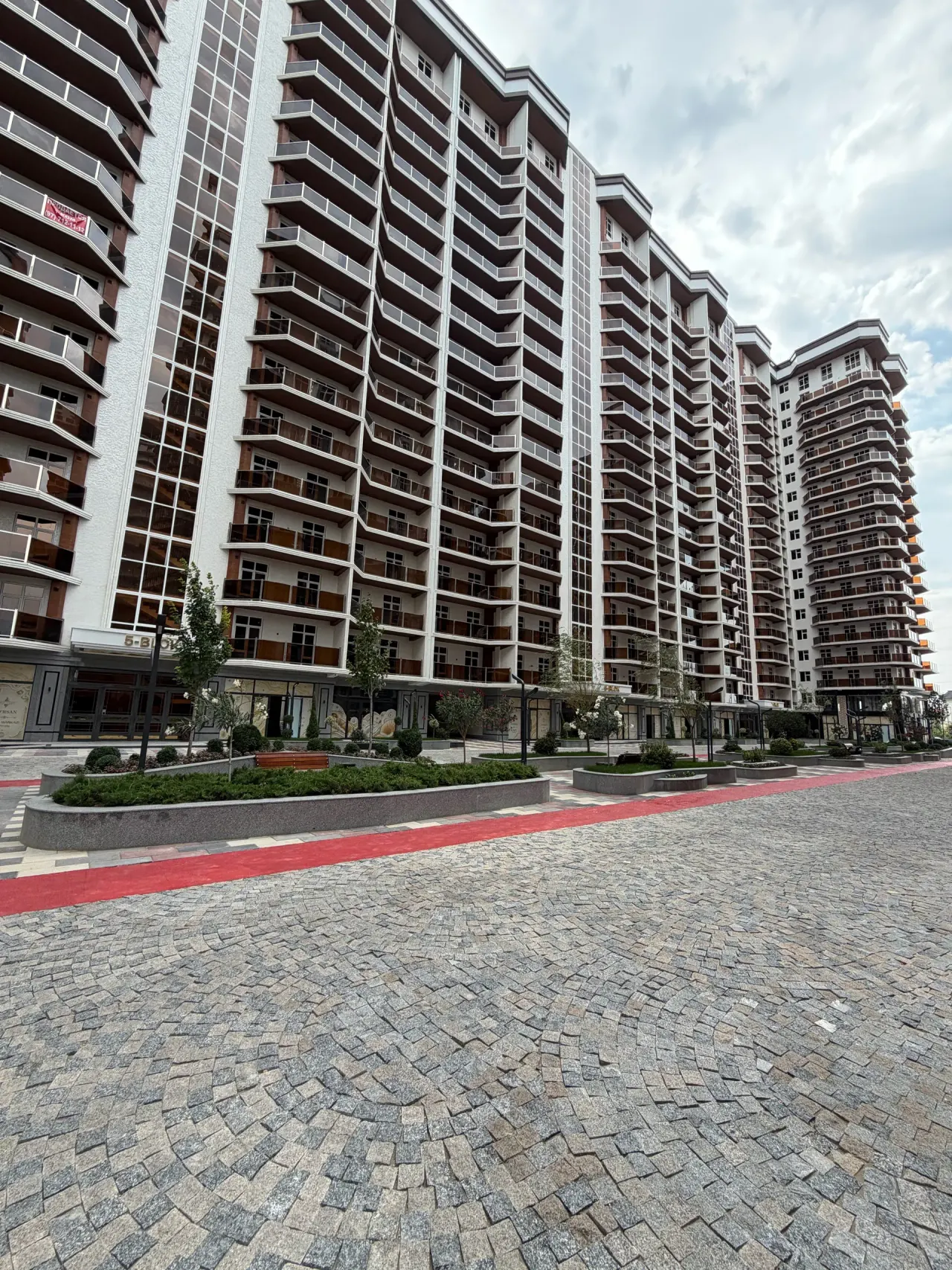 Сотилади 2 хонали квартира, 64.4 м², 1/17 қават — Юнусобод тумани