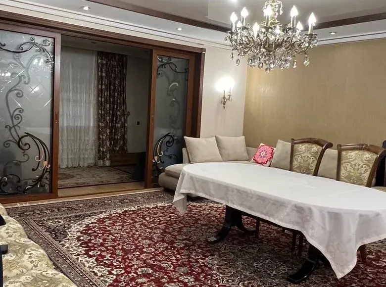 Продаётся 4-комнатная квартира, 120 м², 1/4 этаж — Чиланзарский район
