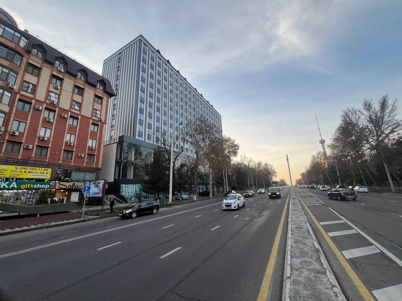 Сотилади тижорат биноси, 1500 м² — Юнусобод тумани