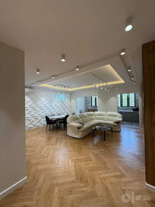 Продаётся 4-комнатная квартира, 140 м², 2/4 этаж — Мирзо-Улугбекский район