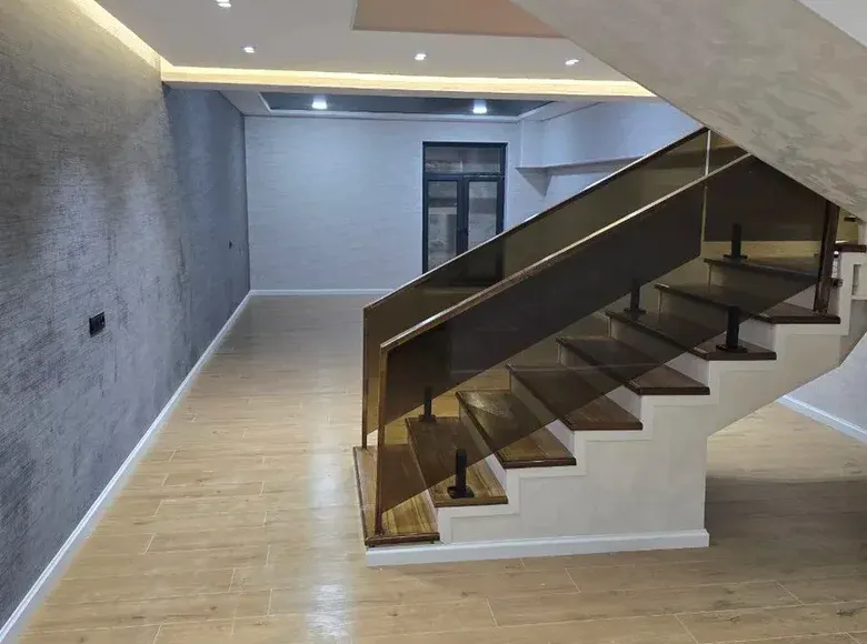 Sotiladi 5 xonali hovli uy, 1.4 sotix, 250 m² — Yunusobod tumani