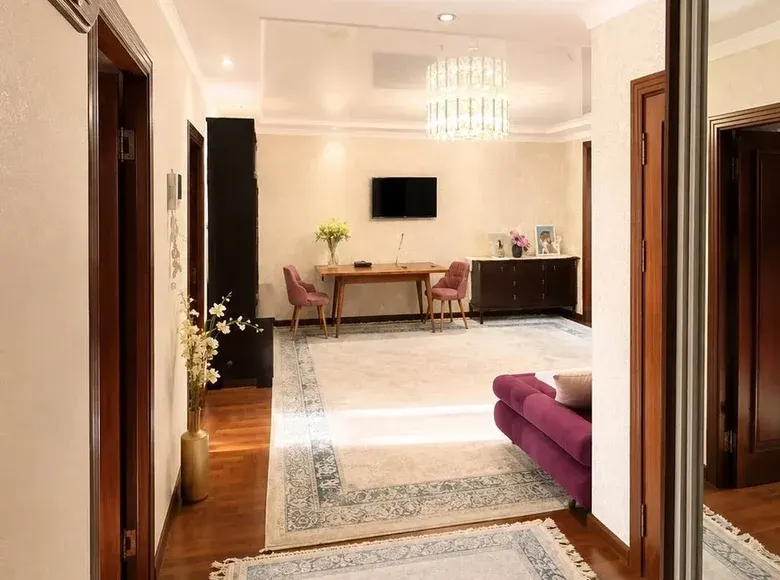 Сотилади 4 хонали квартира, 100 м², 4/4 қават — Миробод тумани