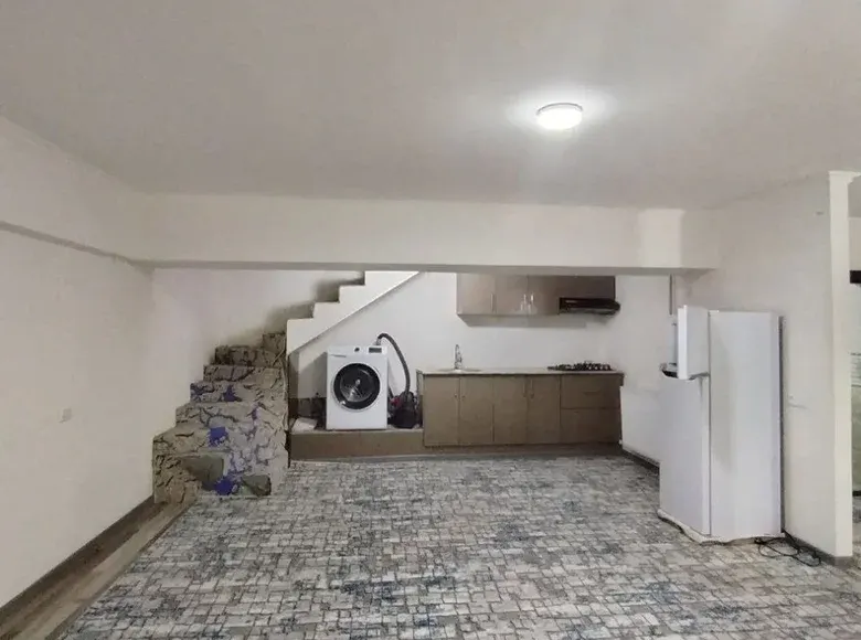 Ijaraga beriladi 1 xonali kvartira, 42 m², 1/3 qavat — Buxoro shahri