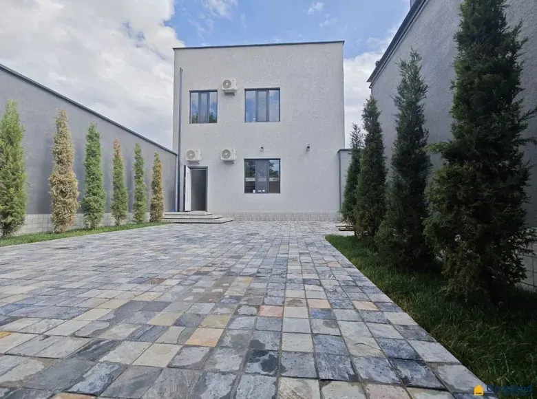 Sotiladi 3 xonali hovli uy, 380 m² — Yashnobod tumani
